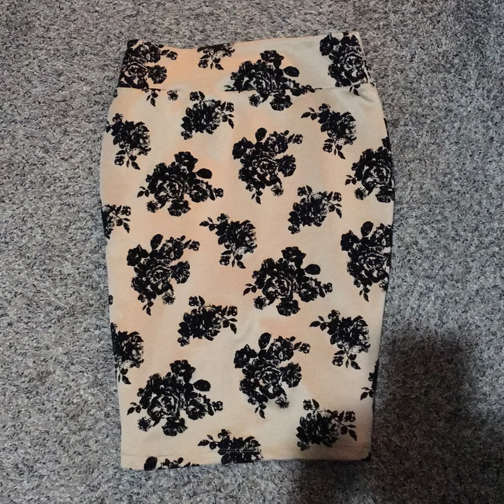 Tan and black pencil skirt size small medium NWOT